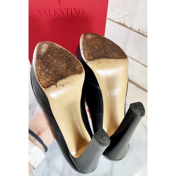 Valentino Garavani Black Leather Platform Pumps - Picture 6 of 8